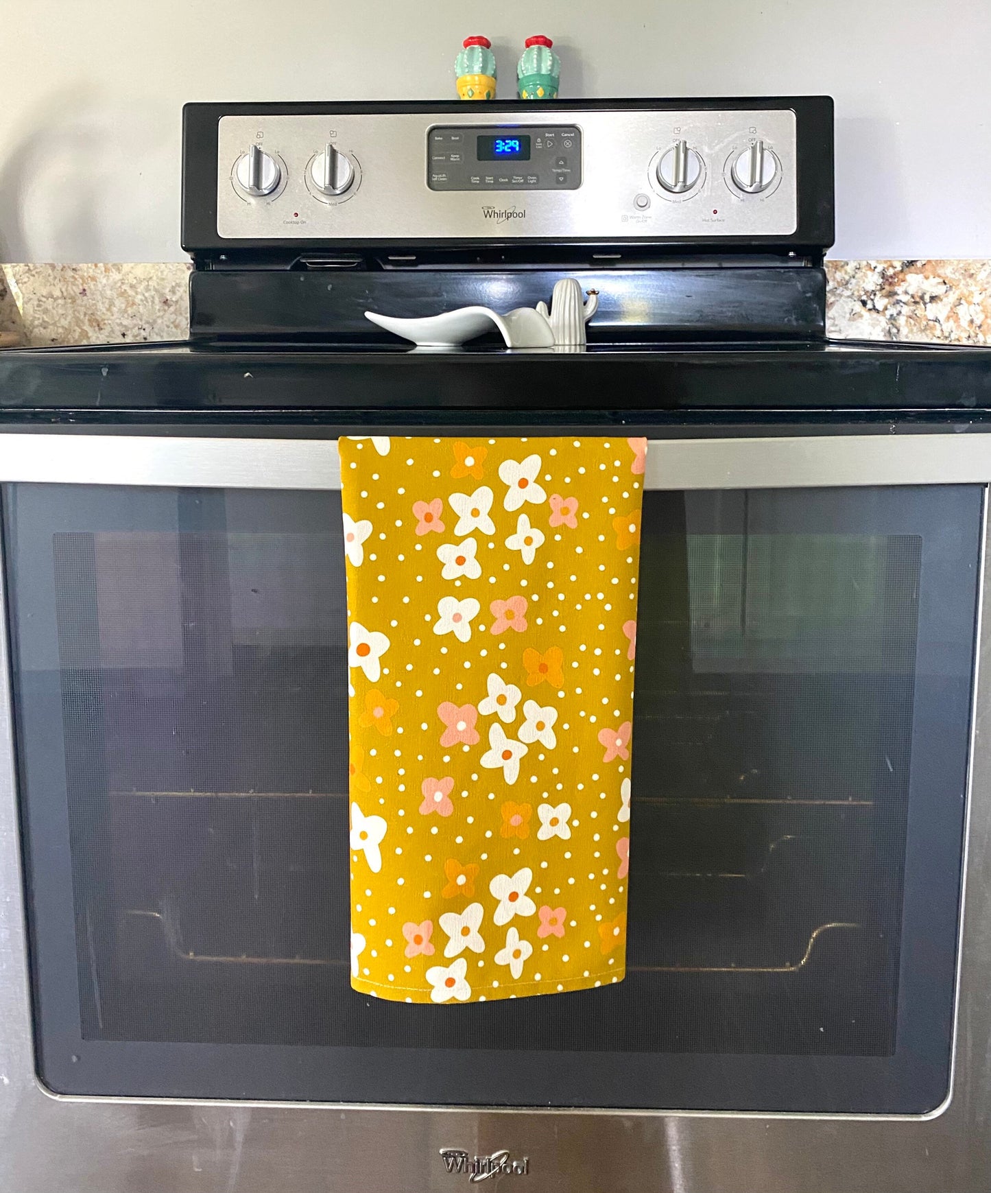 retro daisy towel